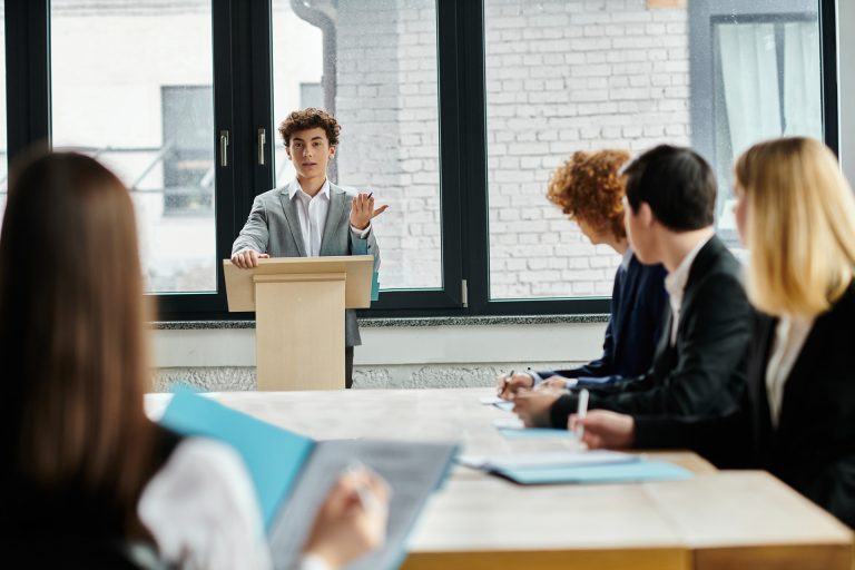 Présentation devant un groupe d'étudiants